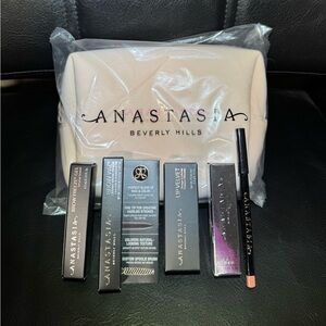 Anastasia Beverly Hills Makeup Bag Set